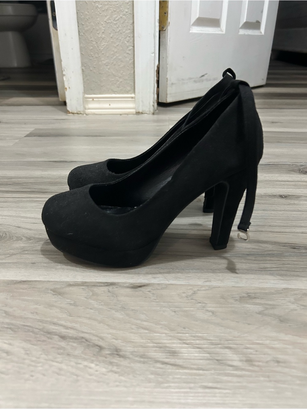 Classic Black Platform High Heel Pumps - Women's